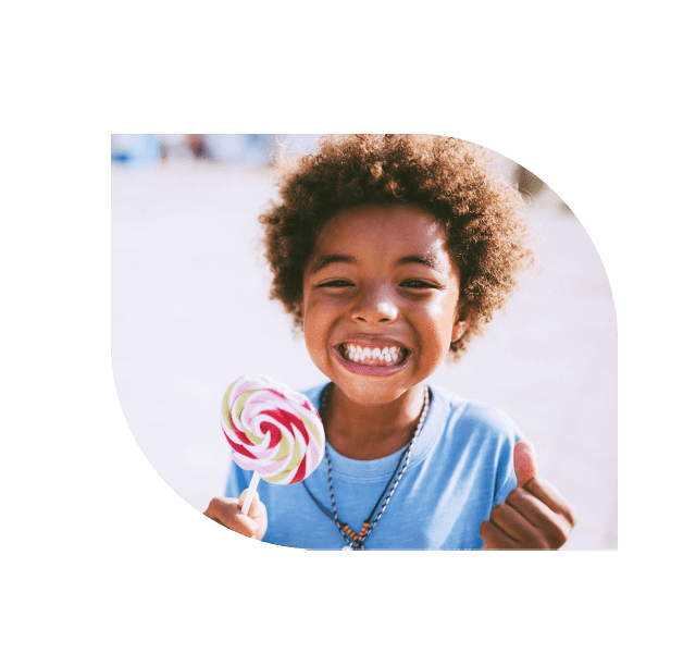 Glücklich aussehendes Kind.